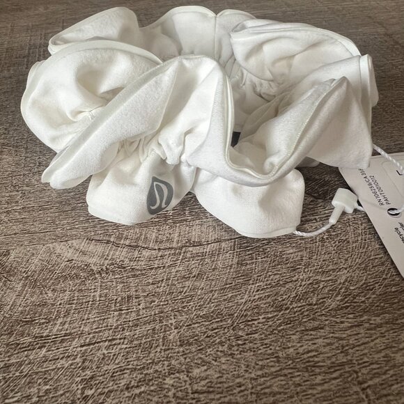 Lululemon Scrunchie NWT - Picture 2 of 3